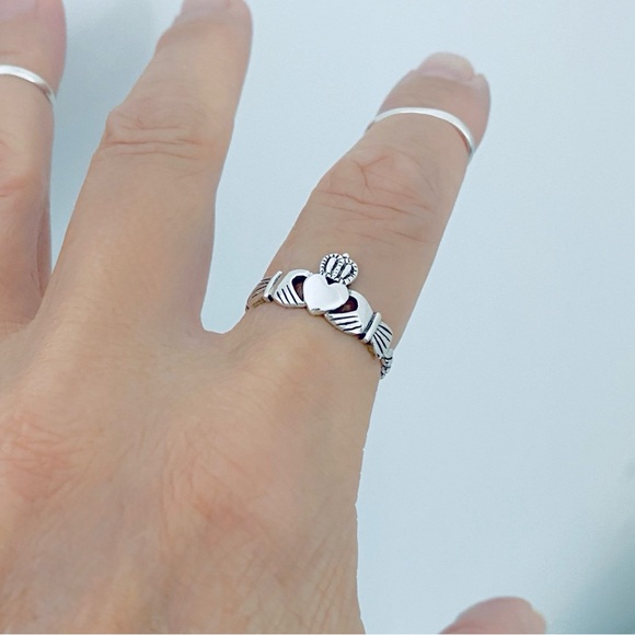 Sterling Silver Irish Claddagh Ring with Rope Band, Friendship Love Heart Rings - Picture 7 of 13